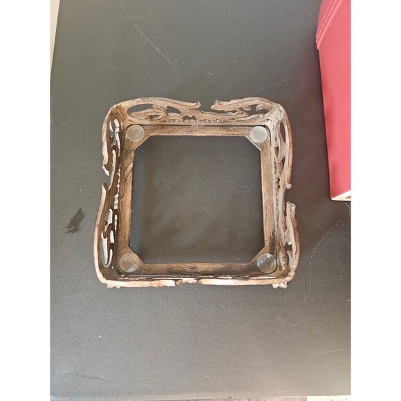 Belaverra red ceramic canister with metal base - Picture 7 of 8